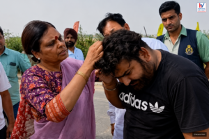 फतेहाबाद बाईपास पर दुर्घटना देख BJP प्रदेशाध्यक्ष ने रुकवाई गाड़ी, घायल को पहुंचाया अस्पताल