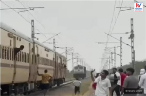 रेवाड़ी में बड़ा रेल हादसा टला, इंजन डिब्बों से अलग होकर आगे निकल गया
